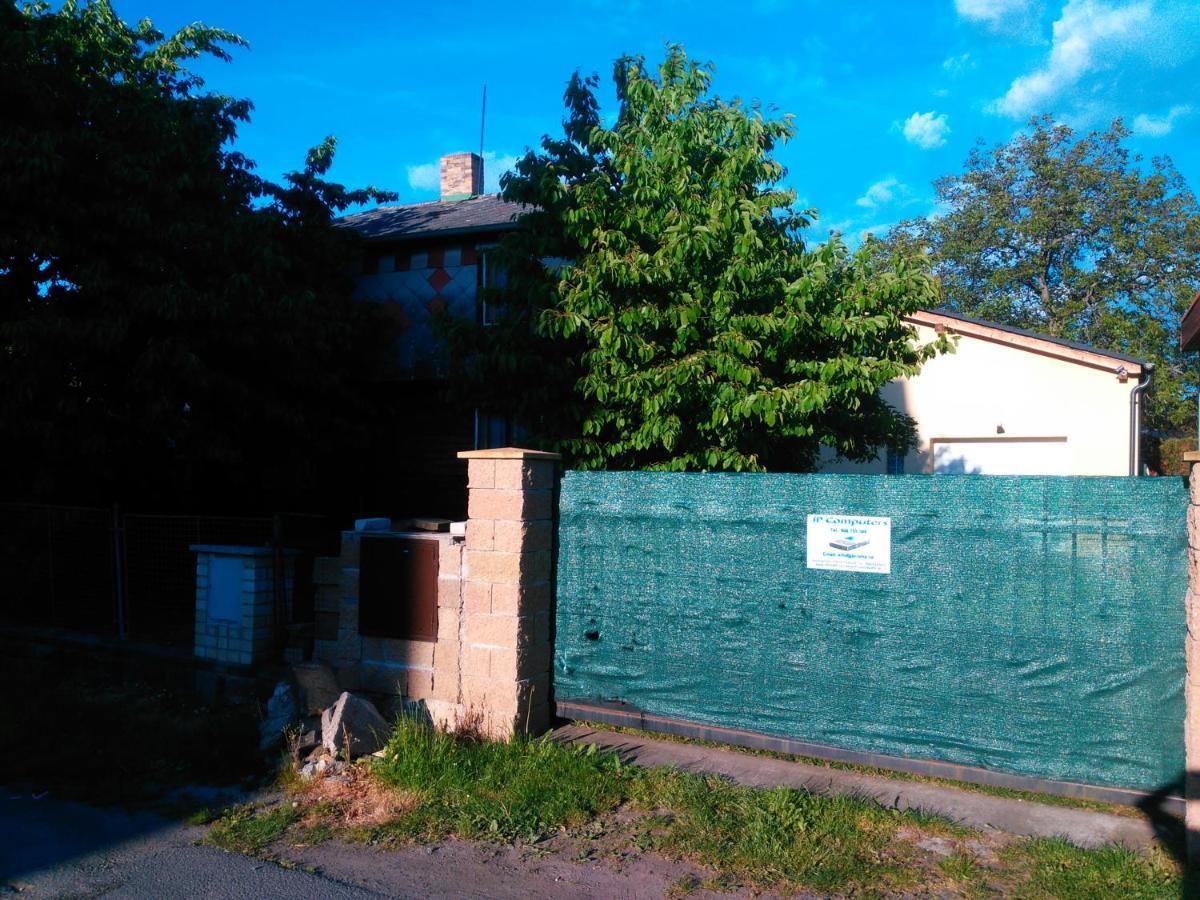 Old Summer House With Renovated Bathroom Prag Dış mekan fotoğraf